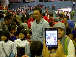 Keramahan Ahok Saat Blusukan Sama Seperti Jokowi