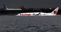 Pesawat jenis Boeing 737 800 NG itu jatuh sekitar pukul 15.35 Wita. Reuters/Stringer.