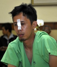 Sebagian penumpang terluka pada tangan, kaki, dan wajah. Reuters/Stringer.