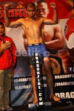 Chris John dan Satoshi Hosono Timbang Badan