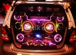 Mobil MPV dengan 75 LCD