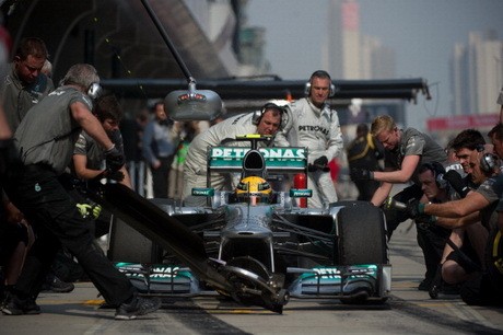 Duo Mercedes Belum Mau Bicara Soal Peluang Menang