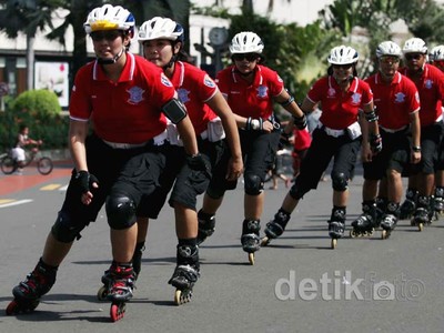 Polisi dan Sepatu Roda