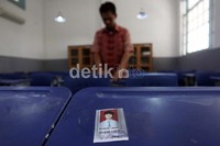 Untuk menghindari kebocoran soal pada Ujian nasional (UN) SMA/SMK yang digelar pada 15-17 April 2013 mendatang, peserta ujian dibatasi 20 siswa dalam satu ruangan. Selain itu, variasi soal dibuat berbeda dengan 20 jenis soal.