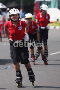 Penggunaan sepatu roda dapat lebih bisa dekat dengan masyarakat. Kelompok polisi ini terdiri dari 7 orang pria dan 4 orang wanita.