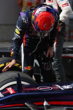 Vettel Minta Red Bull Teliti Dalam Penggantian Ban