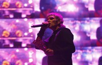 Stone Roses saat tampil di Coachella 2013 hari pertama. Reuters/Mario Anzuoni.