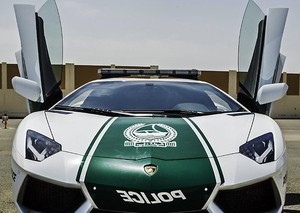 Dubai Pakai Mobil Lamborghini Untuk Patroli di Tempat Wisata