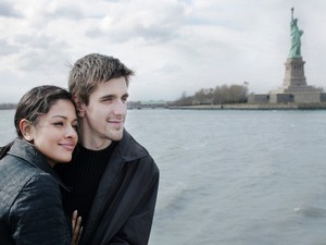4 Cara Kembali Romantis Bersama Pasangan dengan Traveling