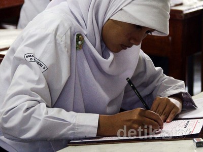 Hari Ini Siswa SMA Laksanakan UN
