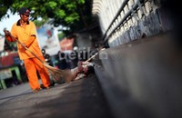 Menurun Kepala Badan Pusat Statistik (BPS) Suryamin, penurunan angka kemiskinan di Indonesia berjalan sangat lambat.