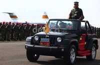 Panglima TNI Laksamana Agus Suhartono, SE menginspeksi pasukan.