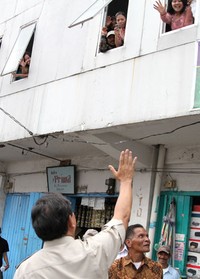 Prabowo menyapa warga Ruteng, Manggarai, NTT. (dok Gerindra).