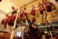 Seharusnya harga daging sapi kembali normal di angka Rp 70-75.000/kg, namun sampai saat ini harga masih Rp 95.000/kg.