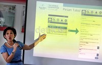 Keunggulan piranti teknologi Taxi Mobile Reservation (TMR) ini selain lebih cepat, pelanggan bisa mendapatkan konfirmasi secara langsung tanpa harus menelepon operator, lengkap dengan peta digital posisi taksi yang akan menjemputnya. Rengga Sancaya/detikcom