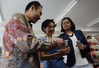 Hingga akhir Mei 2013 layanan pemesanan taksi Blue Bird ini akan tersedia di seluruh outlet 7-Eleven.