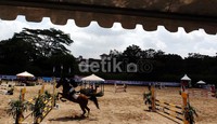 Equestrian Alvaro Menayang, menjadi yang terbaik pada kualifikasi kedua di kelas Dressage. Penungggang kuda asal klub Gading Equestrian team ini meraih nilai 63,88 poin.