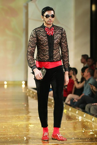 Jakarta, Indonesia - 10 April 2013. Adjie Notonegoro Adam & Hawa. Kemang Fashion Week 2013 at Lippo Mal Kemang.  Jakarta. [Foto: Mohammad Abduh/Wolipop]