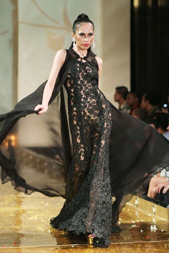 Jakarta, Indonesia - 10 April 2013. Adjie Notonegoro Adam & Hawa. Kemang Fashion Week 2013 at Lippo Mal Kemang.  Jakarta. [Foto: Mohammad Abduh/Wolipop]