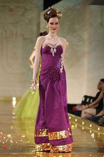 Jakarta, Indonesia - 10 April. Gede Yudi Sang Dewi. Kemang Fashion Week 2013 at Lippo Mal Kemang. 10 April 2013. Jakarta. [Foto: Mohammad Abduh/Wolipop]