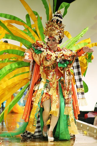 Jakarta, Indonesia - 10 April. Gede Yudi Sang Dewi. Kemang Fashion Week 2013 at Lippo Mal Kemang. 10 April 2013. Jakarta. [Foto: Mohammad Abduh/Wolipop]