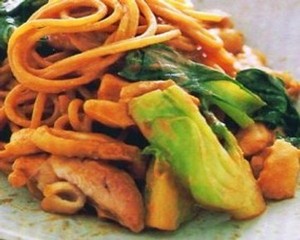 Hidangan Mie yang Renyah & Asam Segar