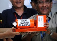 Saat ditemukan CVR itu berada dalam keadaan yang terjepit karang yang ada di bawah laut. AFP/Sonny Tumbelaka.