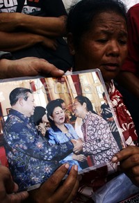 Maria Kristina, keluarga Fransiscus memperlihatkan foto dirinya saat bertemu dengan Presiden SBY