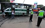 Dua Kopaja Kebut-kebutan, Satu Terguling
