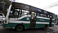Kaca bagian kiri bus tersebut pecah. Akibat kecelakaan ini ada beberapa penumpang yang berada di dalam bus harus keluar melalui kaca jendela.