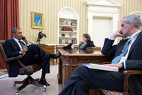 Dari ruang kerjanya, Obama langsung menelepon para pejabat keamanan untuk melakukan koordinasi seperti Direktur FBI, Gubernur Massachusetts, Wali Kota Boston, dan kepolisian Boston untuk menangani peristiwa ini. (Getty Images).