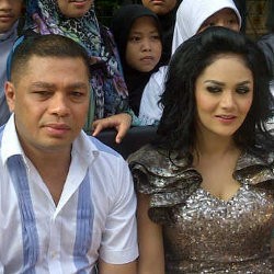Umroh Perdana Bareng Raul Bikin KD Terharu