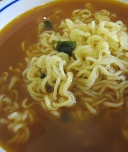 Inilah Cara Memasak Mie Instan Sesuai Petunjuk Kemasan!