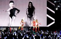 Ketika Psy jadi Beyonce. REUTERS/TenAsia/Lee Jin-hyuk.