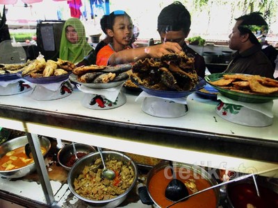 Pedagang Makanan Keluhkan Harga Daging