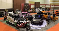 Sementara itu yang tidak kalah menarik dan selalu menjadi perhatian pengunjung yakni kehadiran kategori baru Exotic car. Meski baru dibuka pertama kali tapi antusias pemilih mobil super di Surabaya cukup tinggi. Buktinya 19 mobil super bertengger di Accelera Auto Contest 2013.