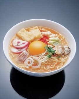 Dari Sawi sampai Kornet, Inilah Nilai Gizi Topping Mie Instan!