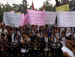 Temui Warga Petukangan yang Demo, Jokowi: Sudah Sana Pulang