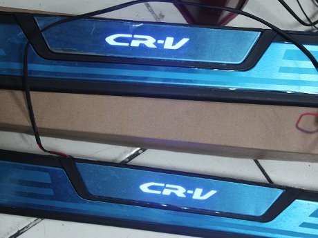 CR-V Tambah Elegan dengan Door Sill Plates Menyala