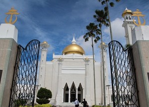 Masjid Kubah Emas Juga Ada di Brunei!