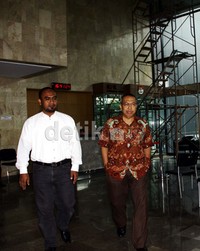 Machfudz Abdurrahman keluar gedung KPK seusai diperiksa penyidik. Ramses/detikFoto.