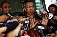 Machfudz mengatakan, ia juga ditanya terkait kepemilikan mobil Luthfi. Lantas ia pun menjelaskan mana saja mobil partai dan sisanya adalah milik Luthfi secara pribadi.