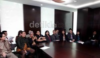 Selain Buyung, mereka yang sudah bergabung yakni Firman Wijaya, Tina Haryaning, Asmar Oemar Saleh, Carrel Ticualu, Patra M. Zen, Handika Honggowongso, dan Abdul Hadi Lubis.