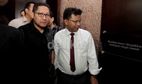 Anas tiba di Kantor Hukum Adnan Buyung di Jl TB Simatupang, Jakarta, Rabu (17/4/2013).