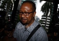 Aris Munandar, staf dari Ketua DPRD Kabupaten Bogor, Iyus Djuher ikut ditangkap KPK. Ramses/detikFoto.