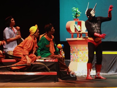 Teater Gandrik Pentaskan Gundala Gawat