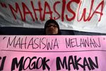 Tolak Kenaikan BBM, Mahasiswa Jahit Mulut
