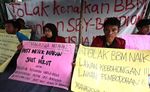 Tolak Kenaikan BBM, Mahasiswa Jahit Mulut