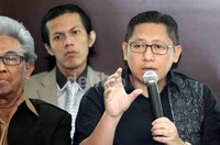 Anas memilih Adnan sebagai pengacaranya karena sudah kenal lama sejak reformasi.