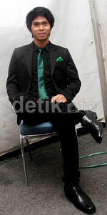 Cakra Khan Tampil Rapi